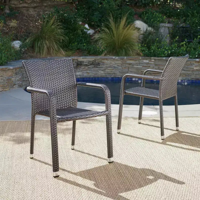 Chaises empilables à accoudoirs en osier Dover, lot de 2 – Marron – Christopher Knight Home : Pour salle à manger extérieure, cadre en aluminium résistant aux intempéries