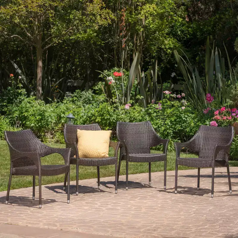 Lot de 4 chaises empilables en osier Mirage – Marron – Christopher Knight Home : Sièges de terrasse à structure en fer résistante aux intempéries