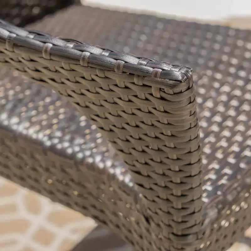 Lot de 4 chaises empilables en osier Mirage – Marron – Christopher Knight Home : Sièges de terrasse à structure en fer résistante aux intempéries