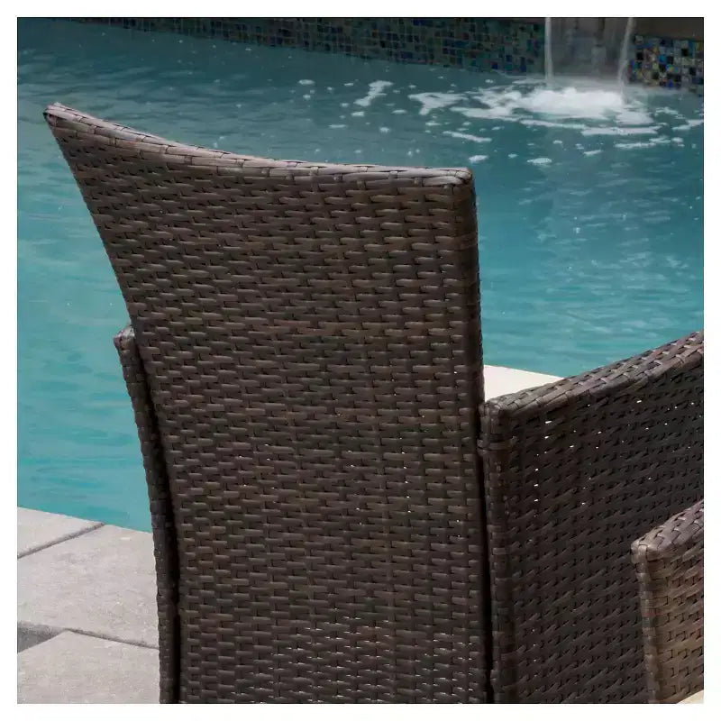 Malta Lot de 2 chaises de salle à manger de patio en osier avec coussin - Marron - Christopher Knight Home : Résistant aux intempéries, cadre en fer, coussin en mousse