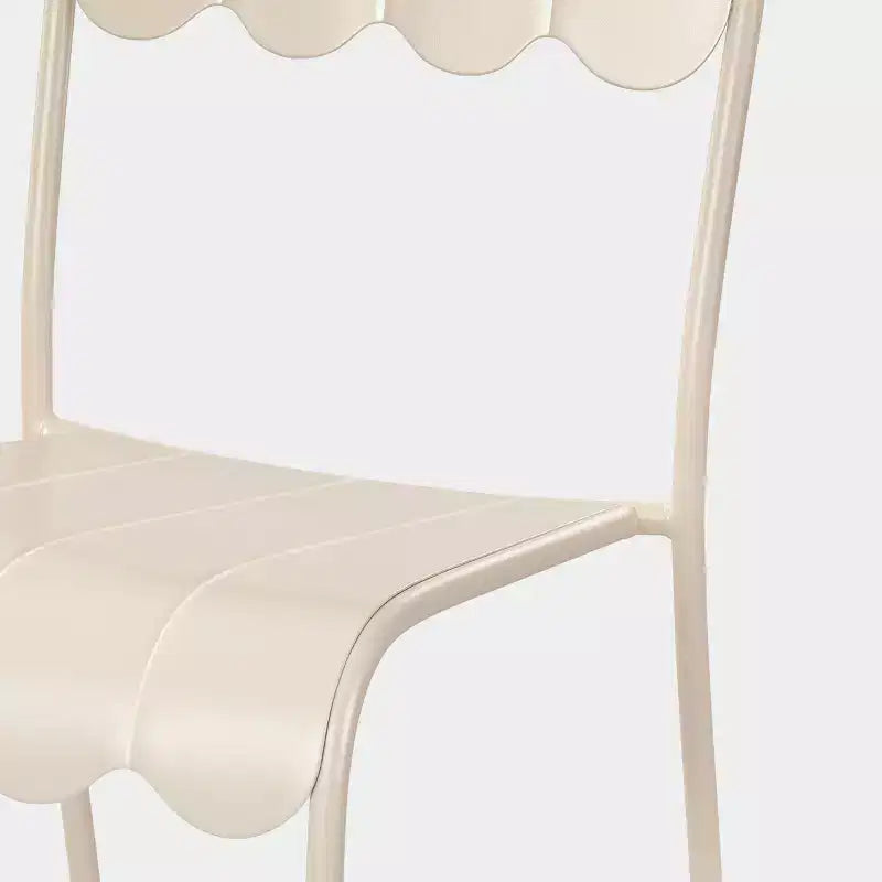 Chaise de salle à manger empilable sans accoudoirs d'extérieur en lattes festonnées crème - Room Essentials™