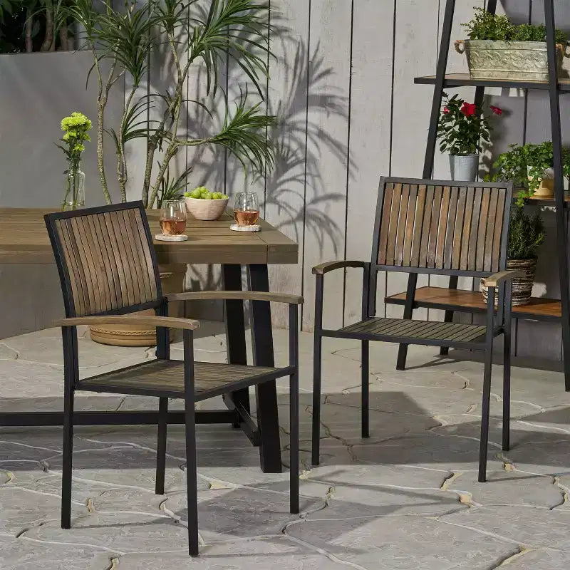 Lot de 2 chaises de salle à manger d'extérieur Bridget en bois et fer gris : lattes en acacia, résistantes aux intempéries - Christopher Knight Home