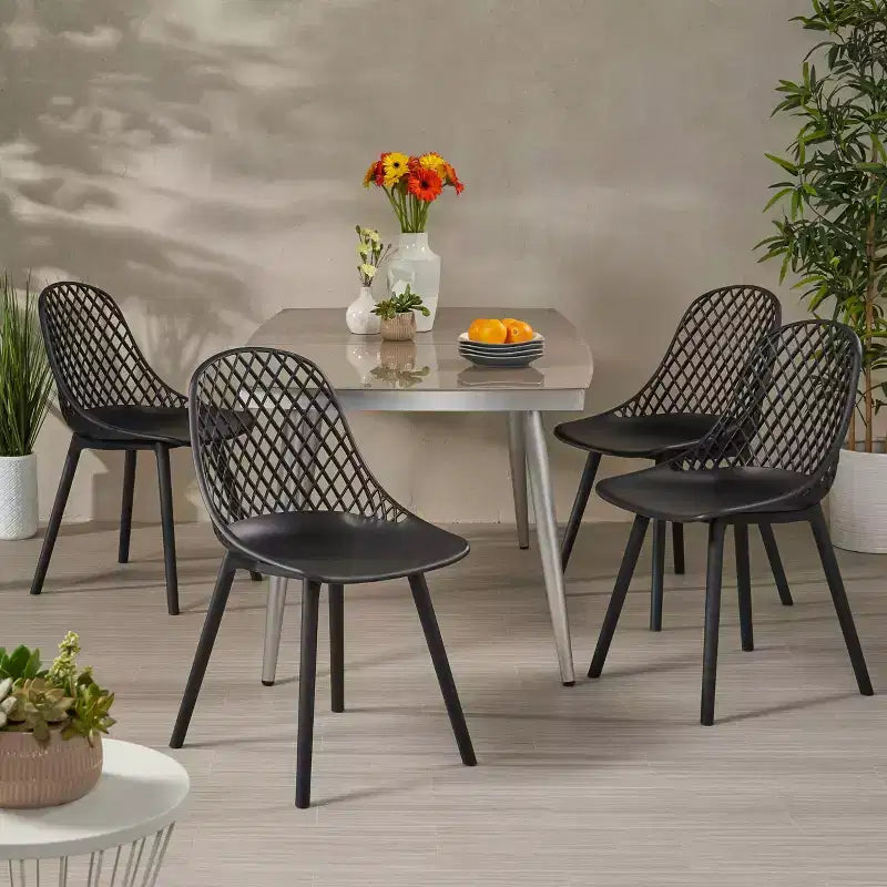 Chaises de salle à manger modernes en résine Lily, lot de 4 - Noir - Christopher Knight Home : Résistantes aux intempéries, cadre en polypropylène, sans accoudoirs