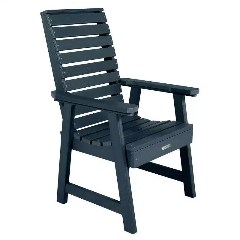 Chaise de salle à manger Weatherly Outdoor avec accoudoirs - Bleu fédéral - highwood : Chaises de patio robustes, résistantes à la décoloration et à l'eau