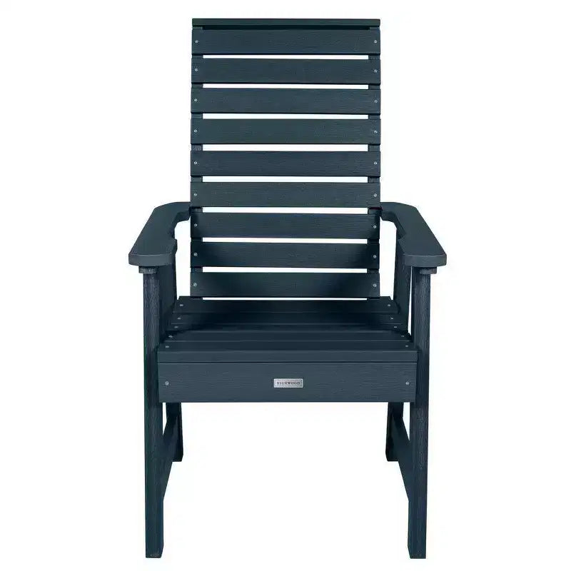 Chaise de salle à manger Weatherly Outdoor avec accoudoirs - Bleu fédéral - highwood : Chaises de patio robustes, résistantes à la décoloration et à l'eau