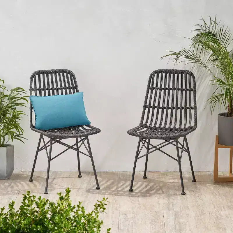 Chaises de salle à manger d'extérieur en osier et fer Braymer de GDFStudio (lot de 2)