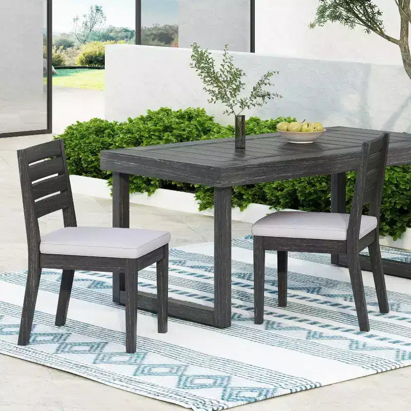 Chaise de salle à manger d'extérieur Zeila en bois d'acacia avec coussins GDFStudio (lot de 2)