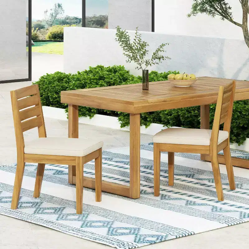 Chaise de salle à manger d'extérieur Zeila en bois d'acacia avec coussins GDFStudio (lot de 2)