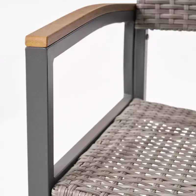 Chaises de salle à manger GDFStudio Augusta en aluminium et osier avec accents en faux bois (Lot de 2)