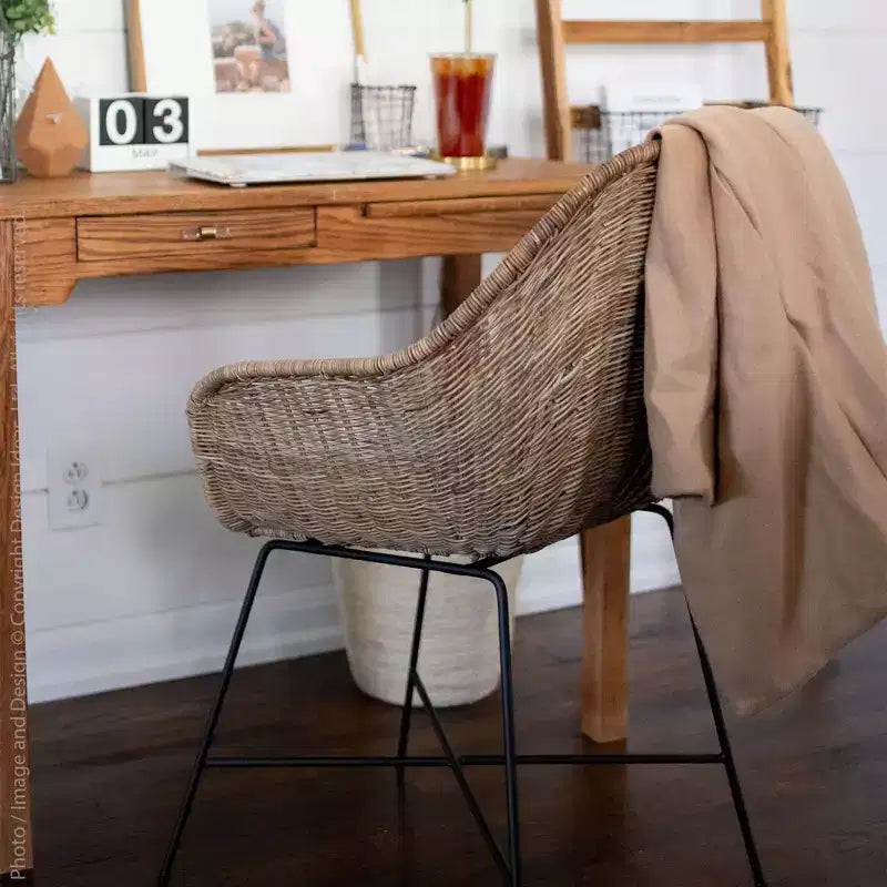 Chaise de salle à manger en rotin tressé Ormond de texxture, meuble d'intérieur/extérieur pour salle à manger ou cuisine, pour table ou porche avec pieds en métal, naturel