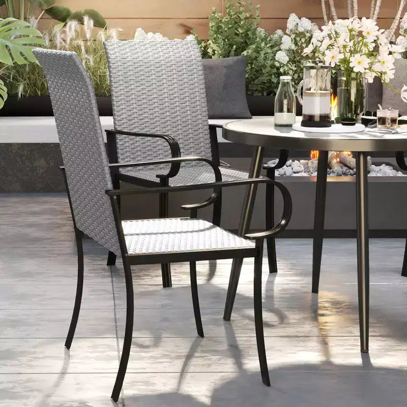 Chaises de salle à manger d'extérieur en osier Outsunny, fauteuils en rotin toutes saisons avec accoudoirs, cadre en acier, dossier haut et assise profonde