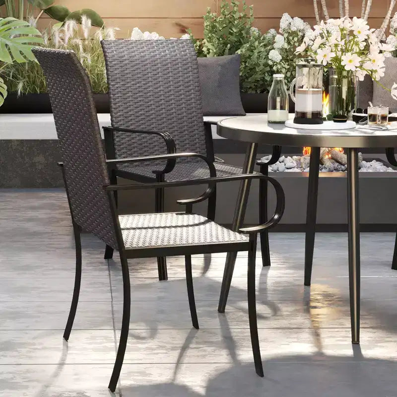Chaises de salle à manger d'extérieur en osier Outsunny, fauteuils en rotin toutes saisons avec accoudoirs, cadre en acier, dossier haut et assise profonde