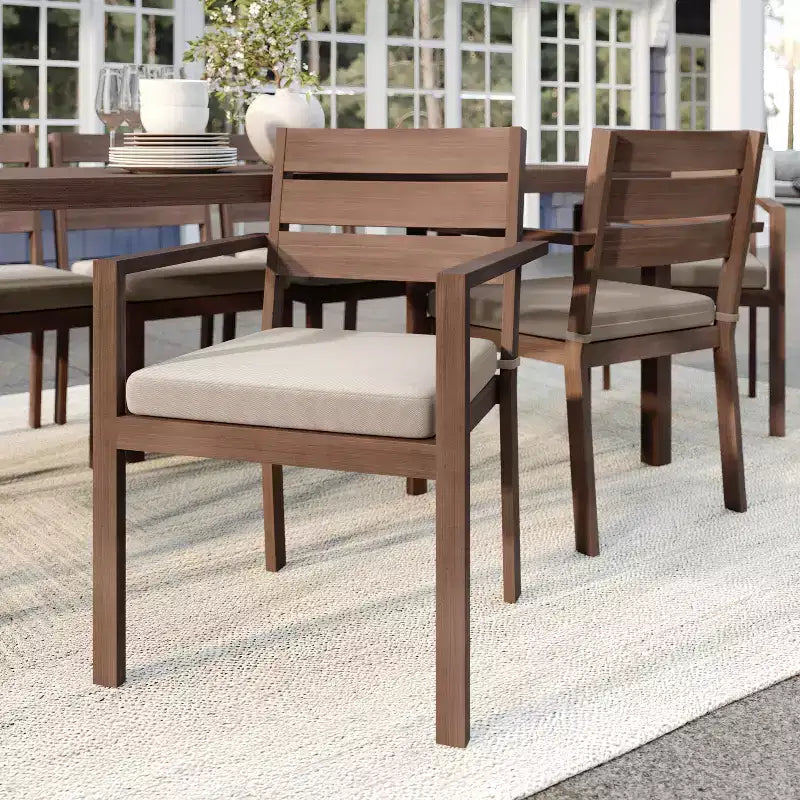 Martha Stewart Bedford, lot de 2 fauteuils de salle à manger empilables intérieurs/extérieurs avec finition en aluminium brossé à grain de bois et coussins d'assise toutes saisons