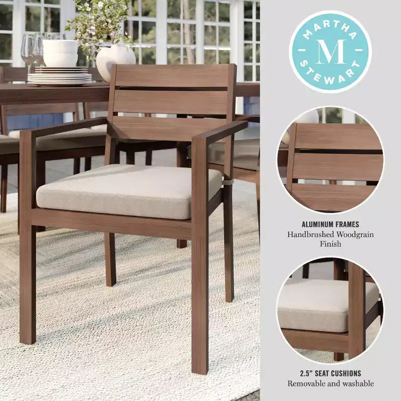 Martha Stewart Bedford, lot de 2 fauteuils de salle à manger empilables intérieurs/extérieurs avec finition en aluminium brossé à grain de bois et coussins d'assise toutes saisons