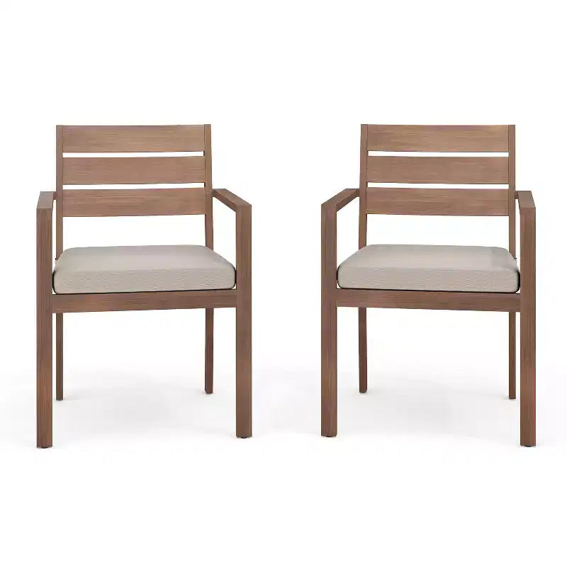 Martha Stewart Bedford, lot de 2 fauteuils de salle à manger empilables intérieurs/extérieurs avec finition en aluminium brossé à grain de bois et coussins d'assise toutes saisons