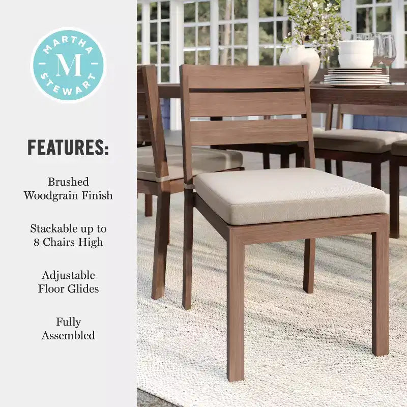 Chaise de salle à manger empilable Martha Stewart Bedford pour l'intérieur et l'extérieur avec finition en aluminium brossé effet bois et coussin d'assise toutes saisons