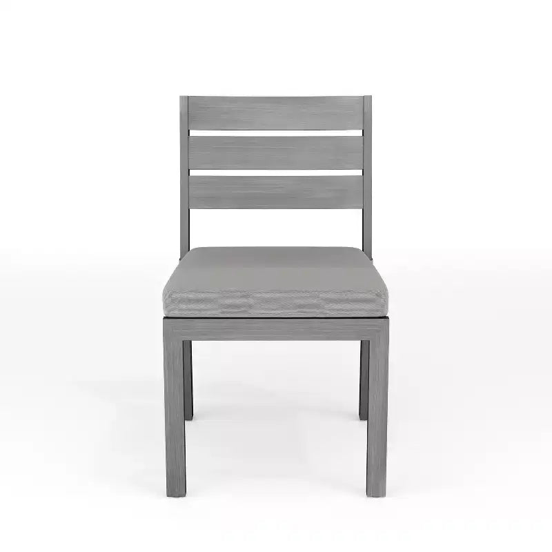 Chaise de salle à manger empilable Martha Stewart Bedford pour l'intérieur et l'extérieur avec finition en aluminium brossé effet bois et coussin d'assise toutes saisons