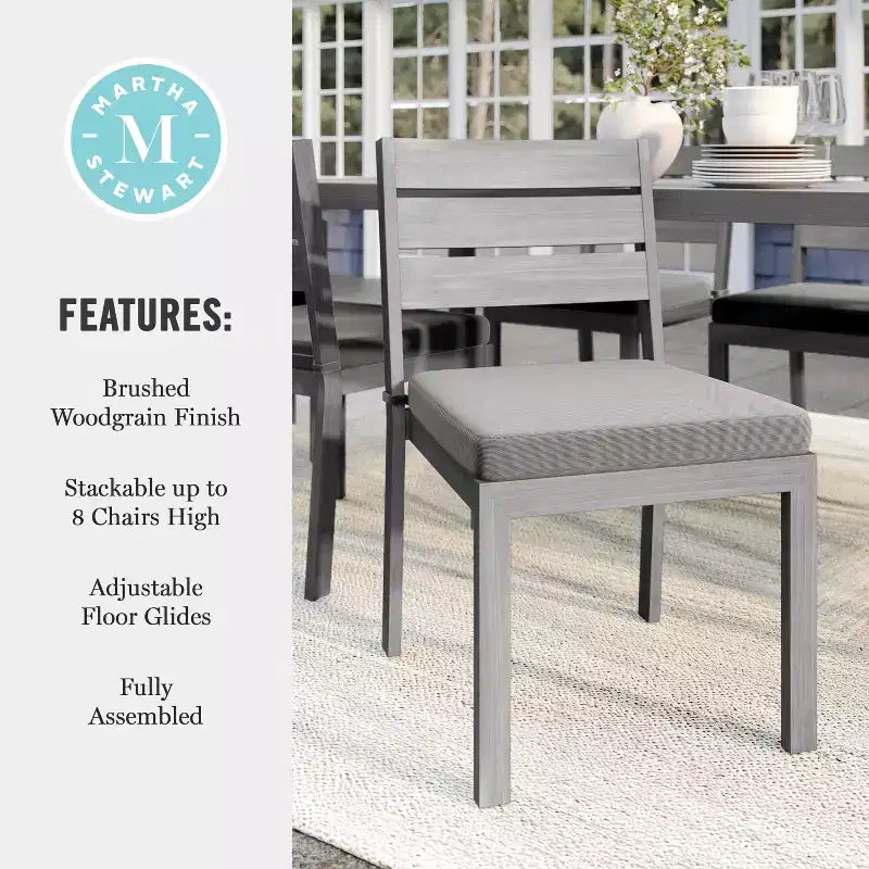 Chaise de salle à manger empilable Martha Stewart Bedford pour l'intérieur et l'extérieur avec finition en aluminium brossé effet bois et coussin d'assise toutes saisons