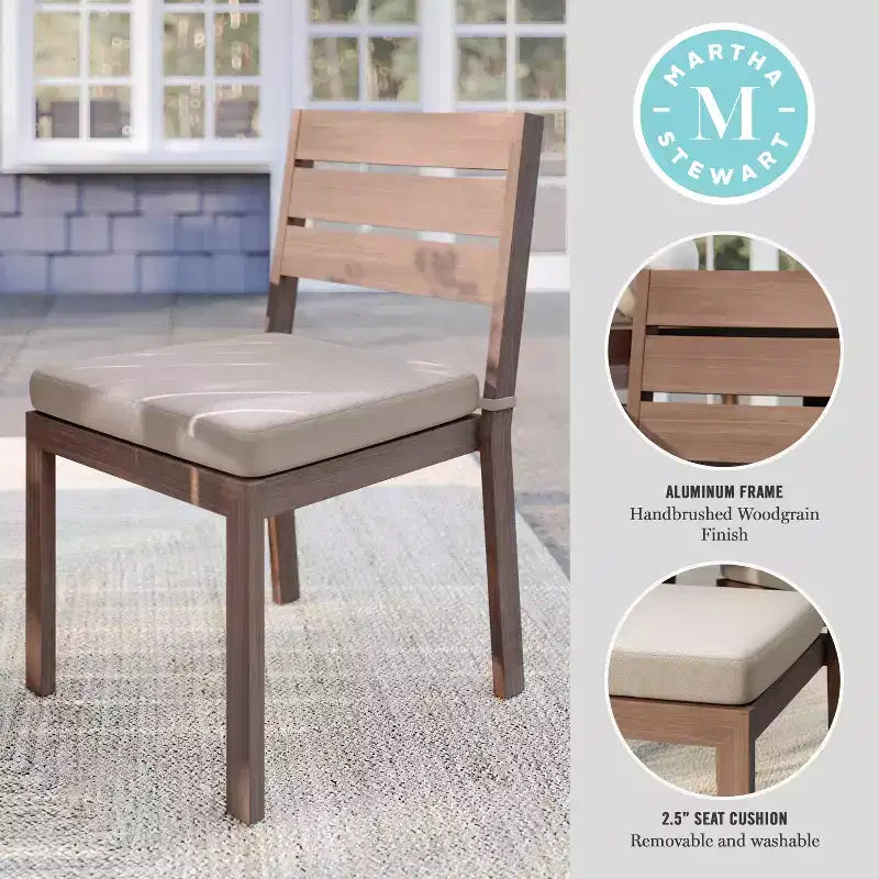 Chaise de salle à manger empilable Martha Stewart Bedford pour l'intérieur et l'extérieur avec finition en aluminium brossé effet bois et coussin d'assise toutes saisons