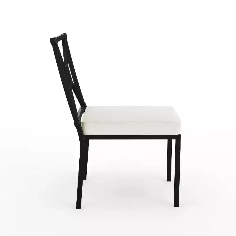 Chaise de salle à manger latérale empilable d'intérieur/extérieur Martha Stewart Lily Pond avec cadre en acier noir et coussin toutes saisons crème