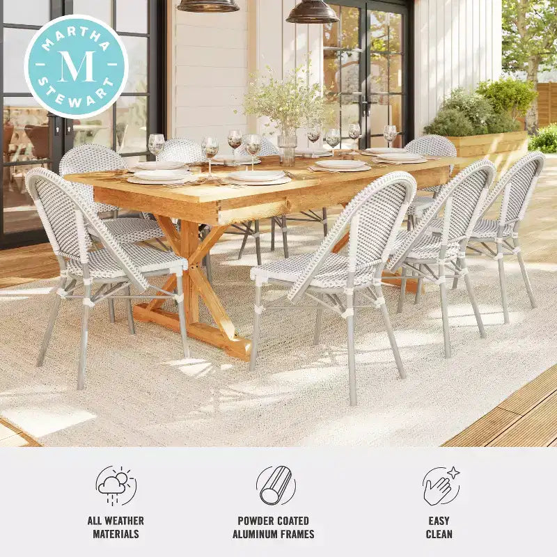 Lot de 2 chaises de bistrot empilables Martha Stewart Lily Pond, pour l'intérieur et l'extérieur, avec cadres en aluminium imitation grain de bois et dossiers et sièges en rotin tressé