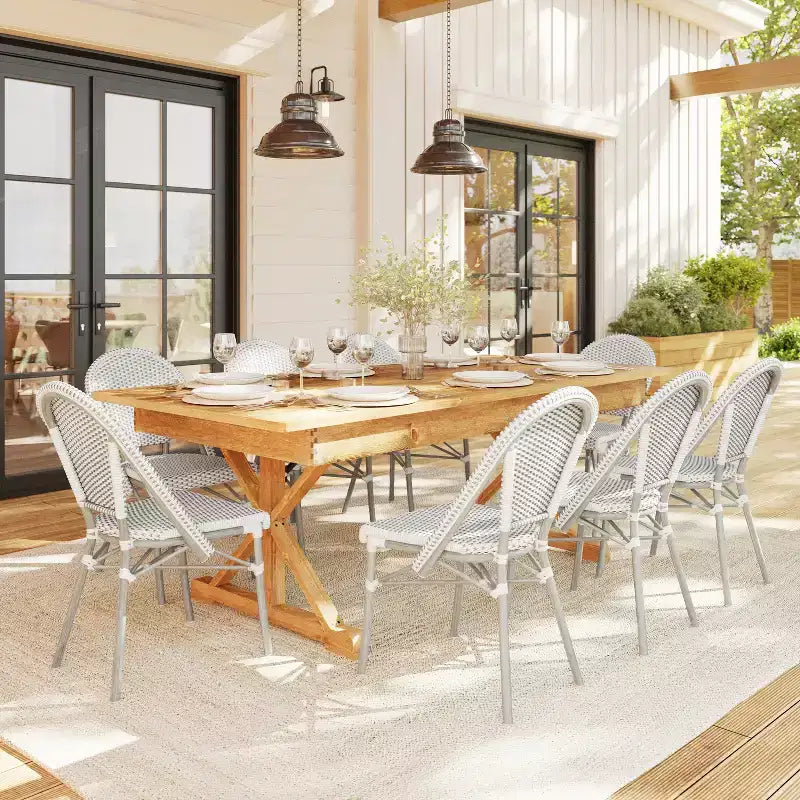 Lot de 2 chaises de bistrot empilables Martha Stewart Lily Pond, pour l'intérieur et l'extérieur, avec cadres en aluminium imitation grain de bois et dossiers et sièges en rotin tressé