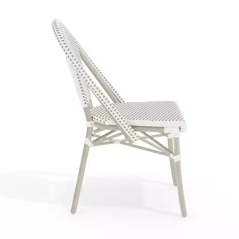 Lot de 2 chaises de bistrot empilables Martha Stewart Lily Pond, pour l'intérieur et l'extérieur, avec cadres en aluminium imitation grain de bois et dossiers et sièges en rotin tressé
