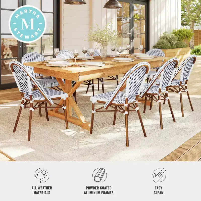 Lot de 2 chaises de bistrot empilables Martha Stewart Lily Pond, pour l'intérieur et l'extérieur, avec cadres en aluminium imitation grain de bois et dossiers et sièges en rotin tressé