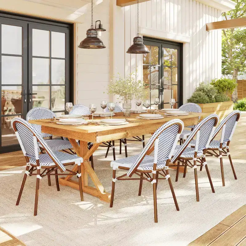 Lot de 2 chaises de bistrot empilables Martha Stewart Lily Pond, pour l'intérieur et l'extérieur, avec cadres en aluminium imitation grain de bois et dossiers et sièges en rotin tressé