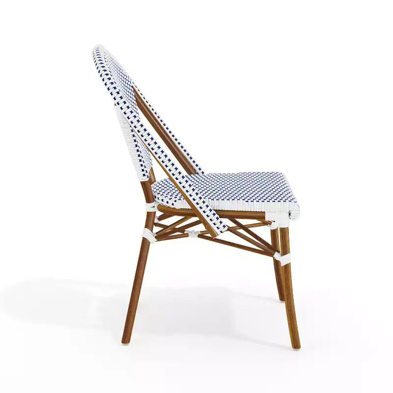 Lot de 2 chaises de bistrot empilables Martha Stewart Lily Pond, pour l'intérieur et l'extérieur, avec cadres en aluminium imitation grain de bois et dossiers et sièges en rotin tressé
