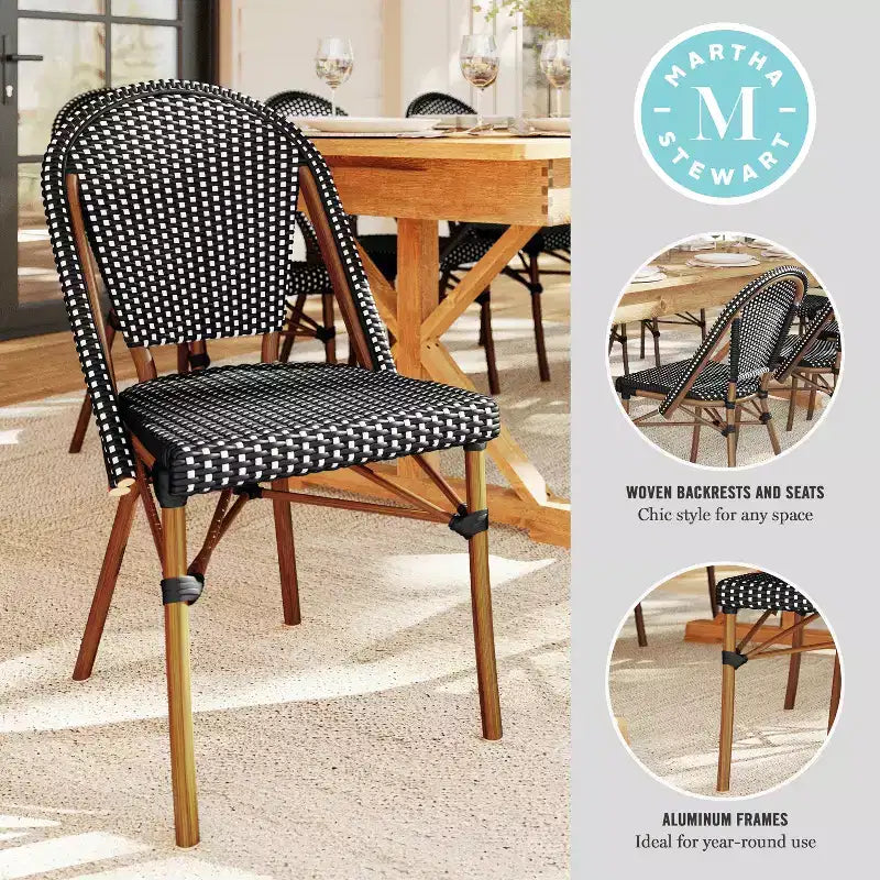Lot de 2 chaises de bistrot empilables Martha Stewart Lily Pond, pour l'intérieur et l'extérieur, avec cadres en aluminium imitation grain de bois et dossiers et sièges en rotin tressé