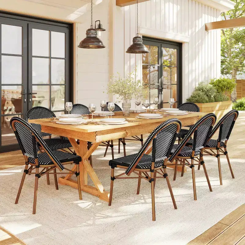 Lot de 2 chaises de bistrot empilables Martha Stewart Lily Pond, pour l'intérieur et l'extérieur, avec cadres en aluminium imitation grain de bois et dossiers et sièges en rotin tressé
