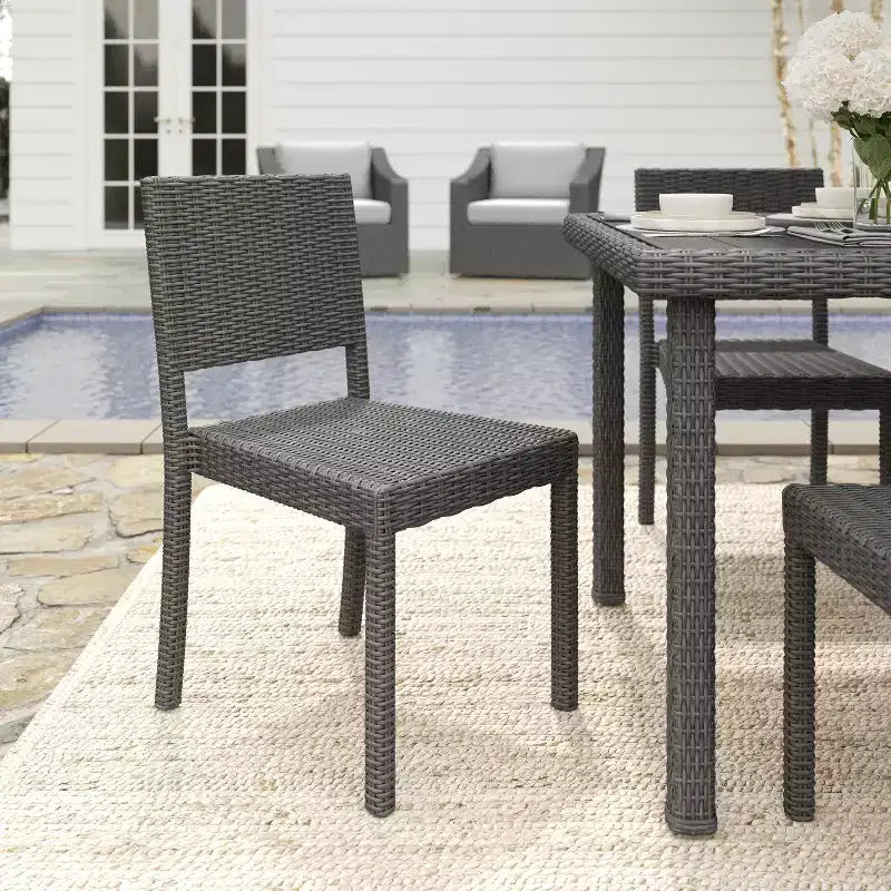 Chaise de salle à manger empilable Martha Stewart Bedford pour l'intérieur et l'extérieur en osier de rotin