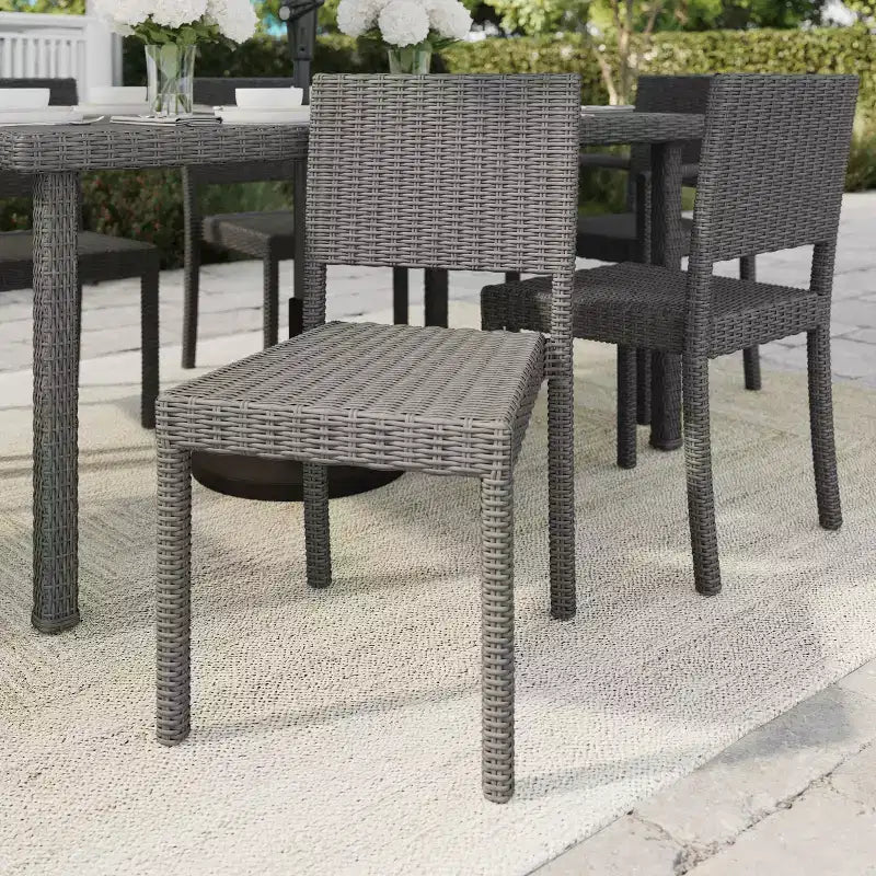 Chaise de salle à manger empilable Martha Stewart Bedford pour l'intérieur et l'extérieur en osier de rotin