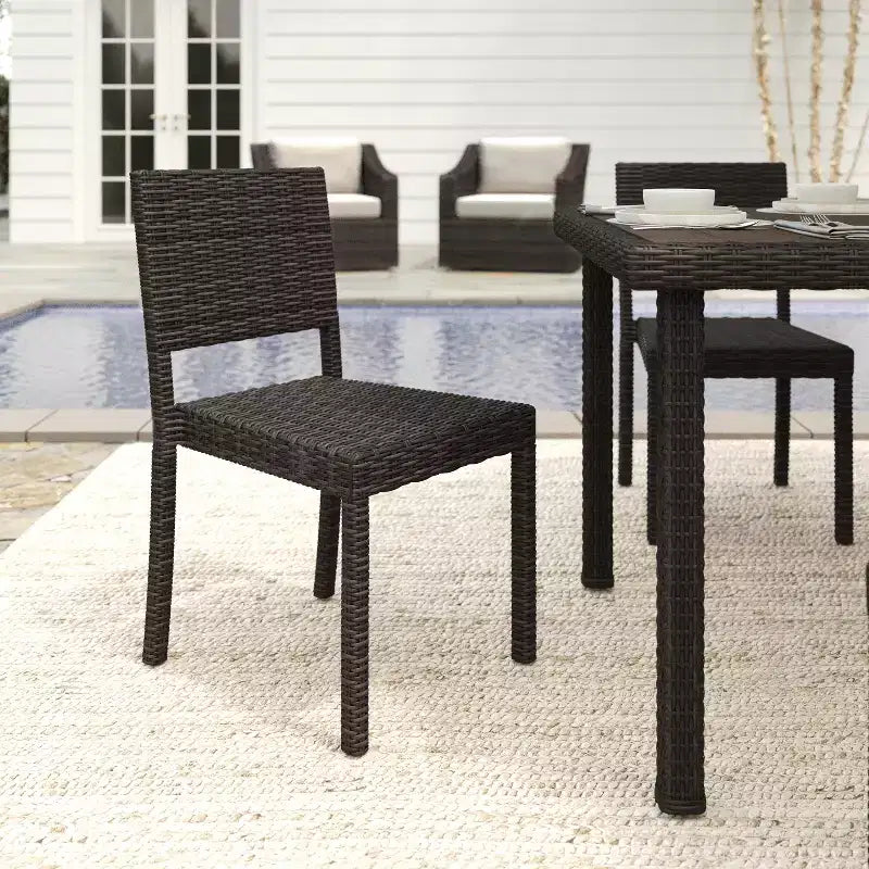 Chaise de salle à manger empilable Martha Stewart Bedford pour l'intérieur et l'extérieur en osier de rotin