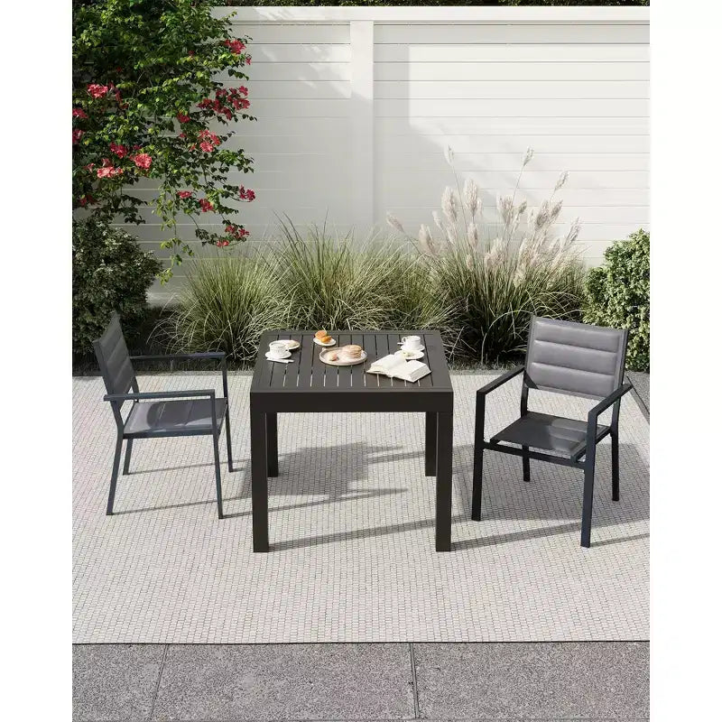 Lot de 2 chaises de salle à manger de patio, chaises de salle à manger extérieures empilables avec accoudoirs, chaise haute en aluminium avec tissu Textilene respirant pour le jardin
