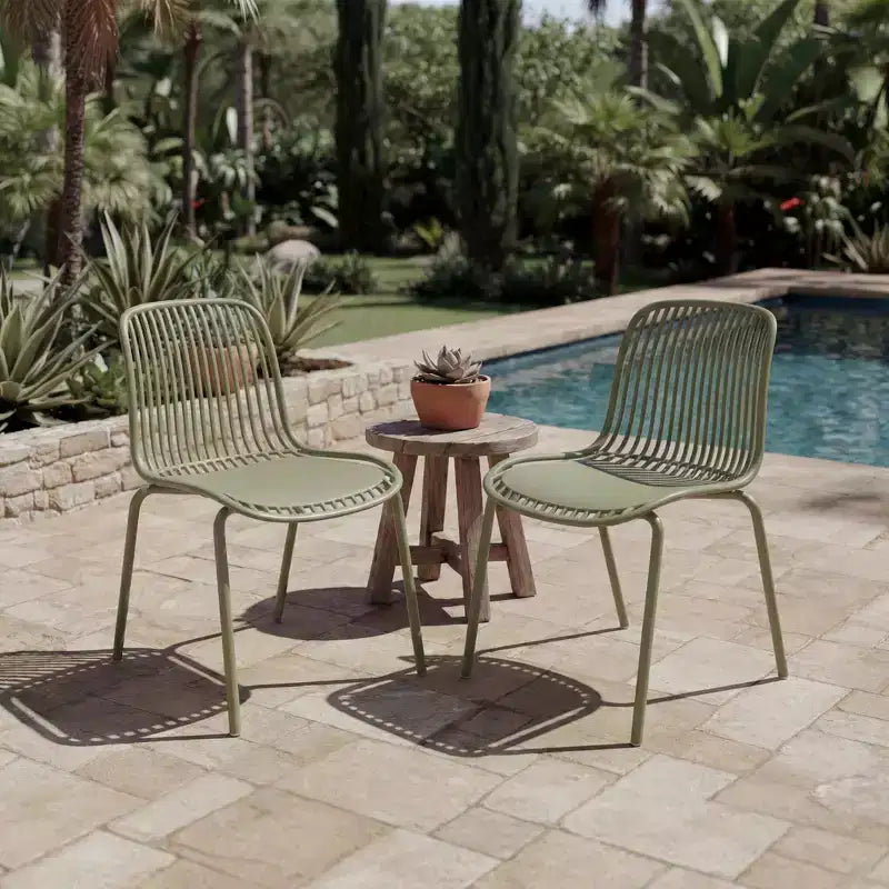 Christopher Knight Home Marina Chaises de salle à manger d'extérieur en plastique et fer (lot de 2)
