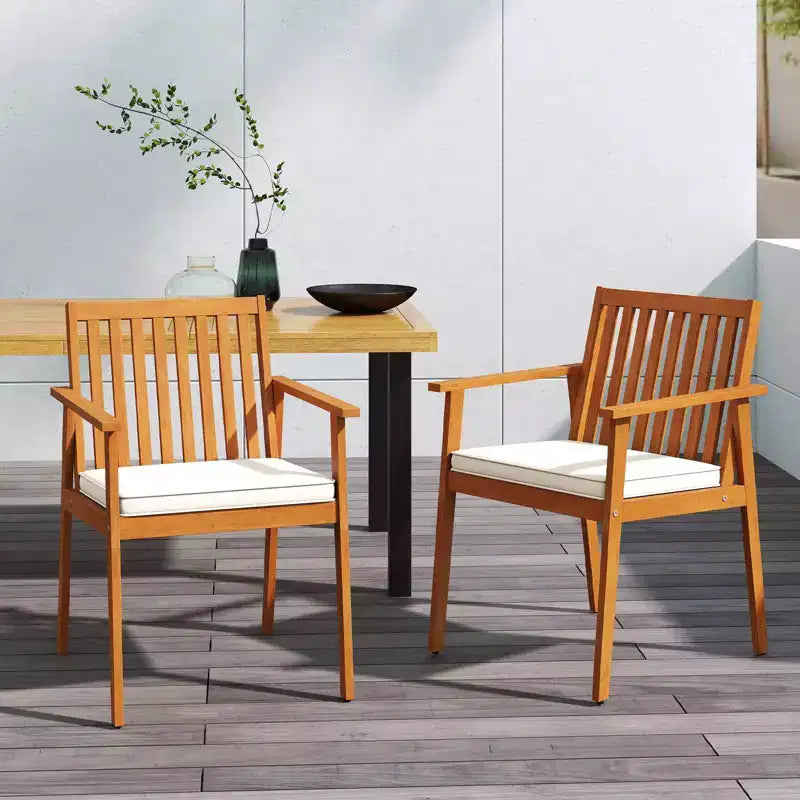 Costway Lot de 2/4 chaises de salle à manger de patio avec accoudoirs à coussin rembourré amovible, en bois d'acacia, blanc/naturel/beige