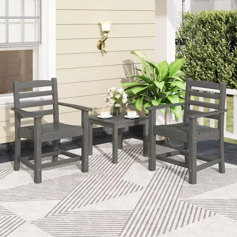 Costway Lot de 2/4 chaises de salle à manger de patio avec accoudoirs larges, assise incurvée, grain de bois pour jardin, noir/gris