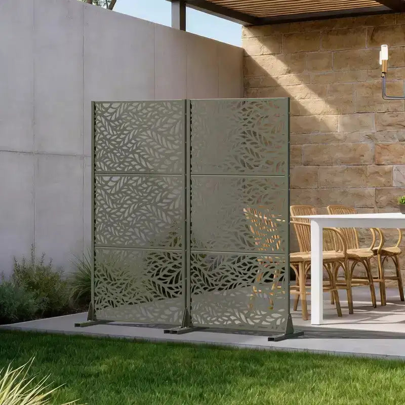 Brise-vue extérieur en métal – Panneaux de clôture autoportants et treillis décoratif pour jardin, terrasse et cour