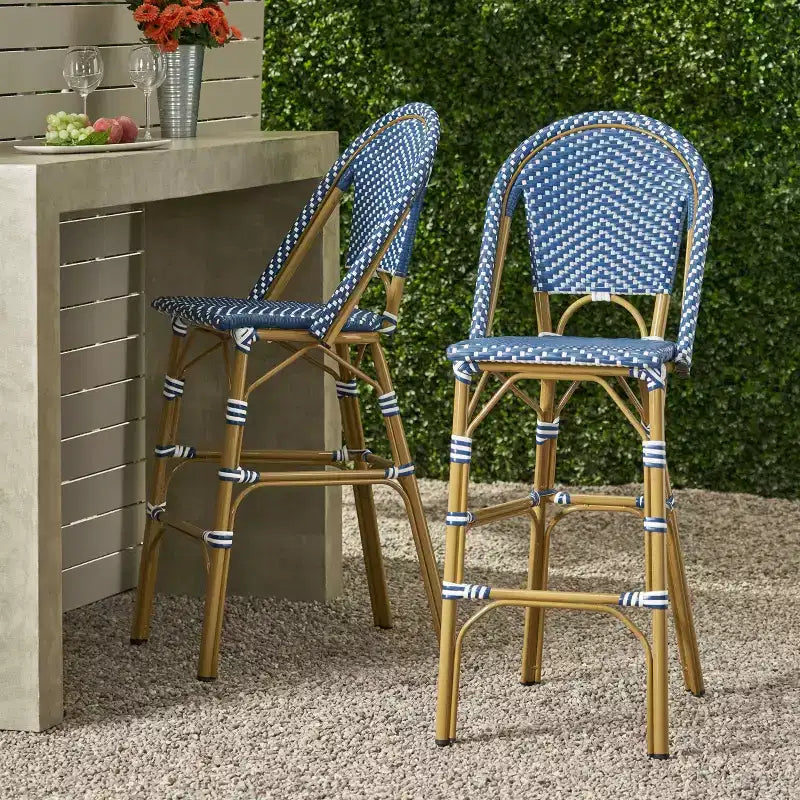 sumyeg Lot de 2 tabourets de bar de bistrot français d'extérieur 75 cm, en rotin PE avec cadre en aluminium, finition aspect bambou, bleu sarcelle foncé et blanc