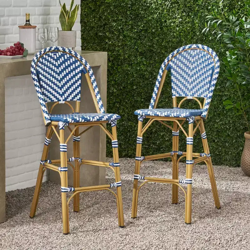 sumyeg Lot de 2 tabourets de bar de bistrot français d'extérieur 75 cm, en rotin PE avec cadre en aluminium, finition aspect bambou, bleu marine et blanc