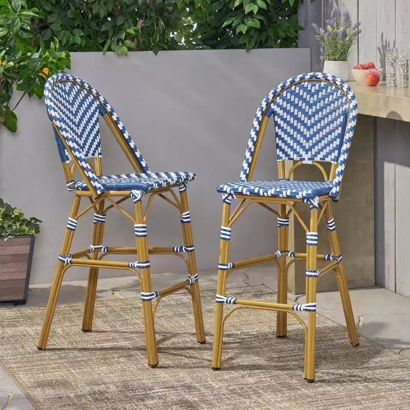 sumyeg Lot de 2 tabourets de bar de bistrot français d'extérieur 75 cm, en rotin PE avec cadre en aluminium, finition aspect bambou, bleu marine et blanc