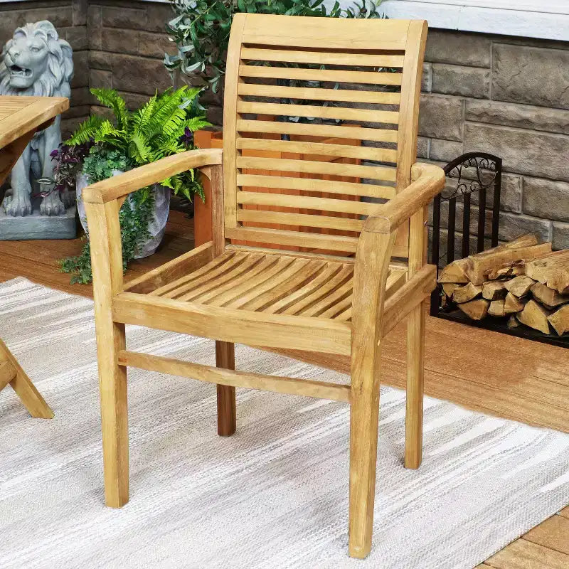 Fauteuil d'extérieur en bois de teck massif Sunnydaze avec finition teintée claire et lattes - Marron clair