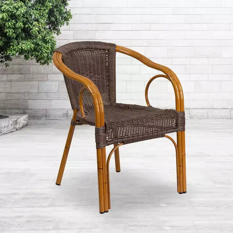 Chaise de terrasse de restaurant Emma et Oliver Rattan avec cadre en bambou et aluminium