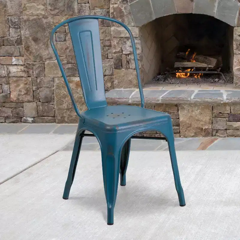 Chaise empilable Emma et Oliver en métal vieilli coloré de qualité commerciale pour l'intérieur et l'extérieur