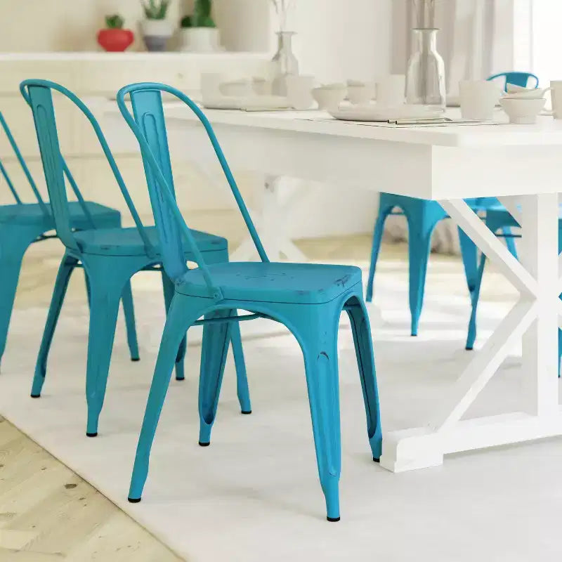 Chaise empilable Emma et Oliver en métal vieilli coloré de qualité commerciale pour l'intérieur et l'extérieur