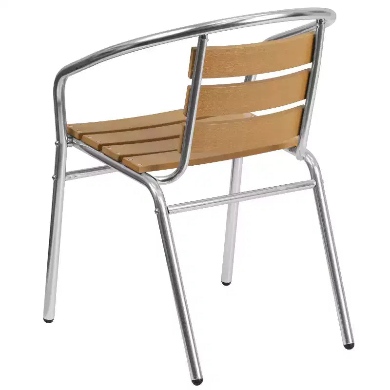 Chaise empilable Emma et Oliver en aluminium intérieur-extérieur avec dossier à trois lattes imitation teck