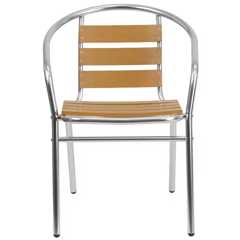 Chaise empilable Emma et Oliver en aluminium intérieur-extérieur avec dossier à trois lattes imitation teck