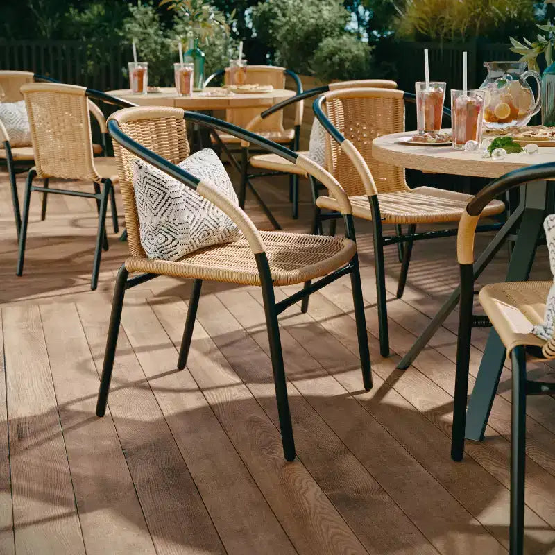 Flash Furniture Lila Lot de 4 chaises empilables en rotin pour restaurant, intérieur/extérieur